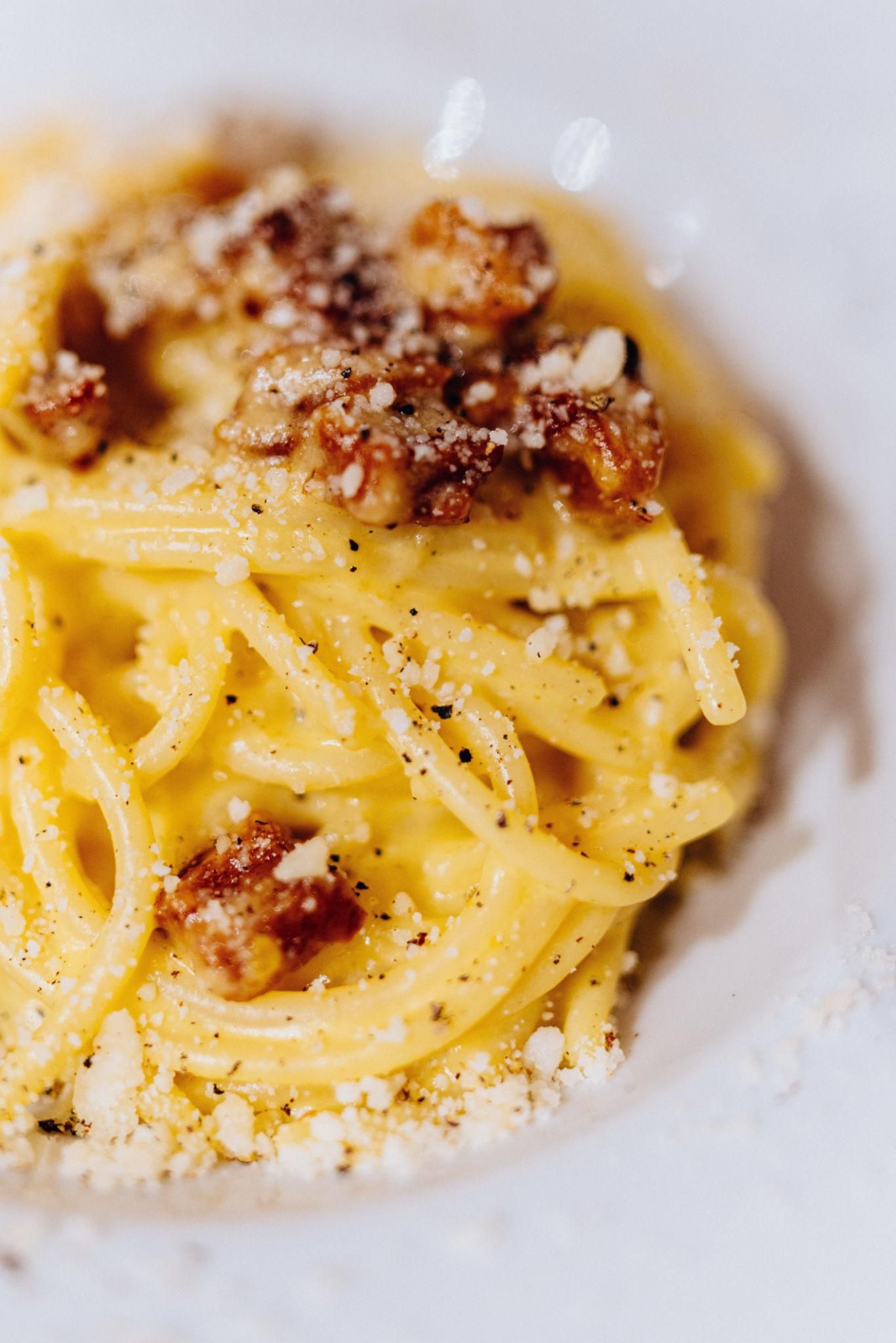 Plate of classic Roman carbonara pasta
